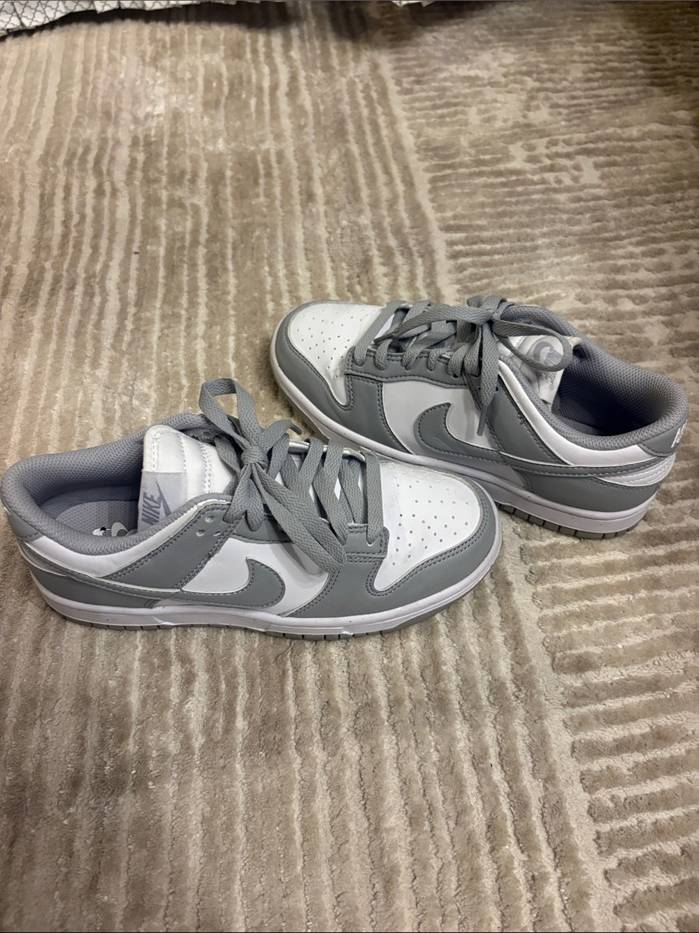 Women’s Nike Low-Top Sneakers in White and Light Gray